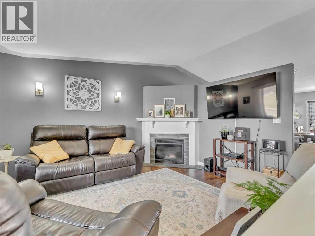 32 SPRUCE CLOSE SE - 6