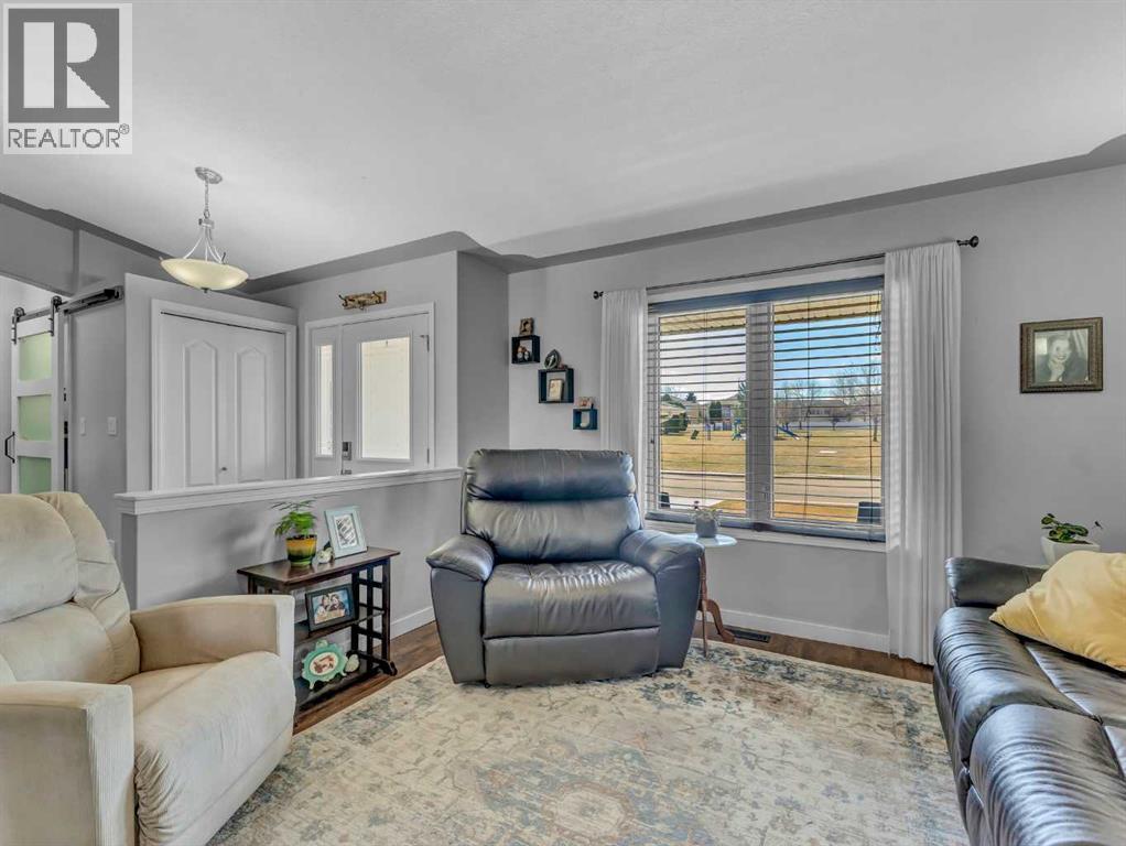 32 SPRUCE CLOSE SE - 8