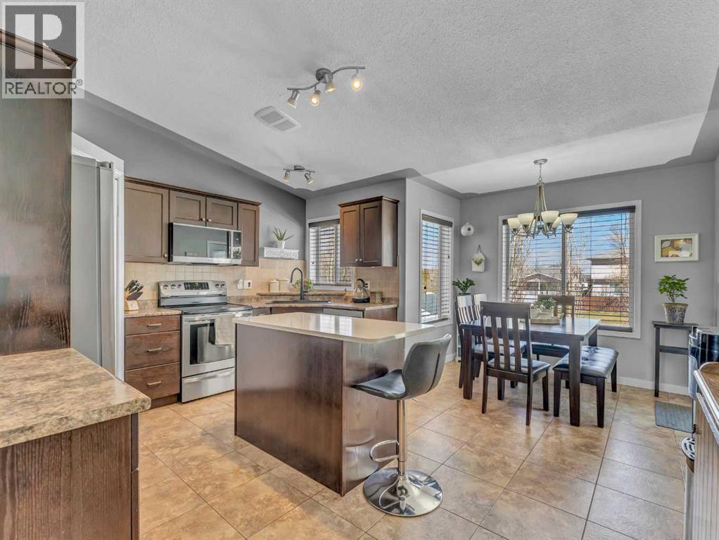 32 SPRUCE CLOSE SE - 9