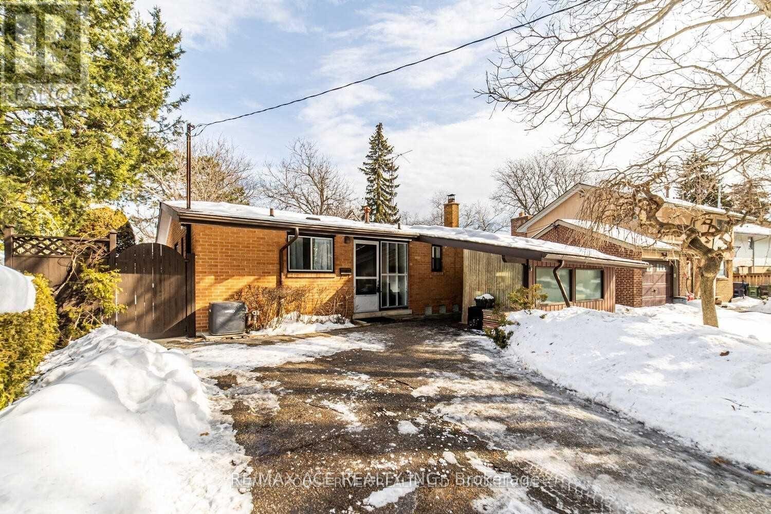 47 MUNSON CRESCENT - 1