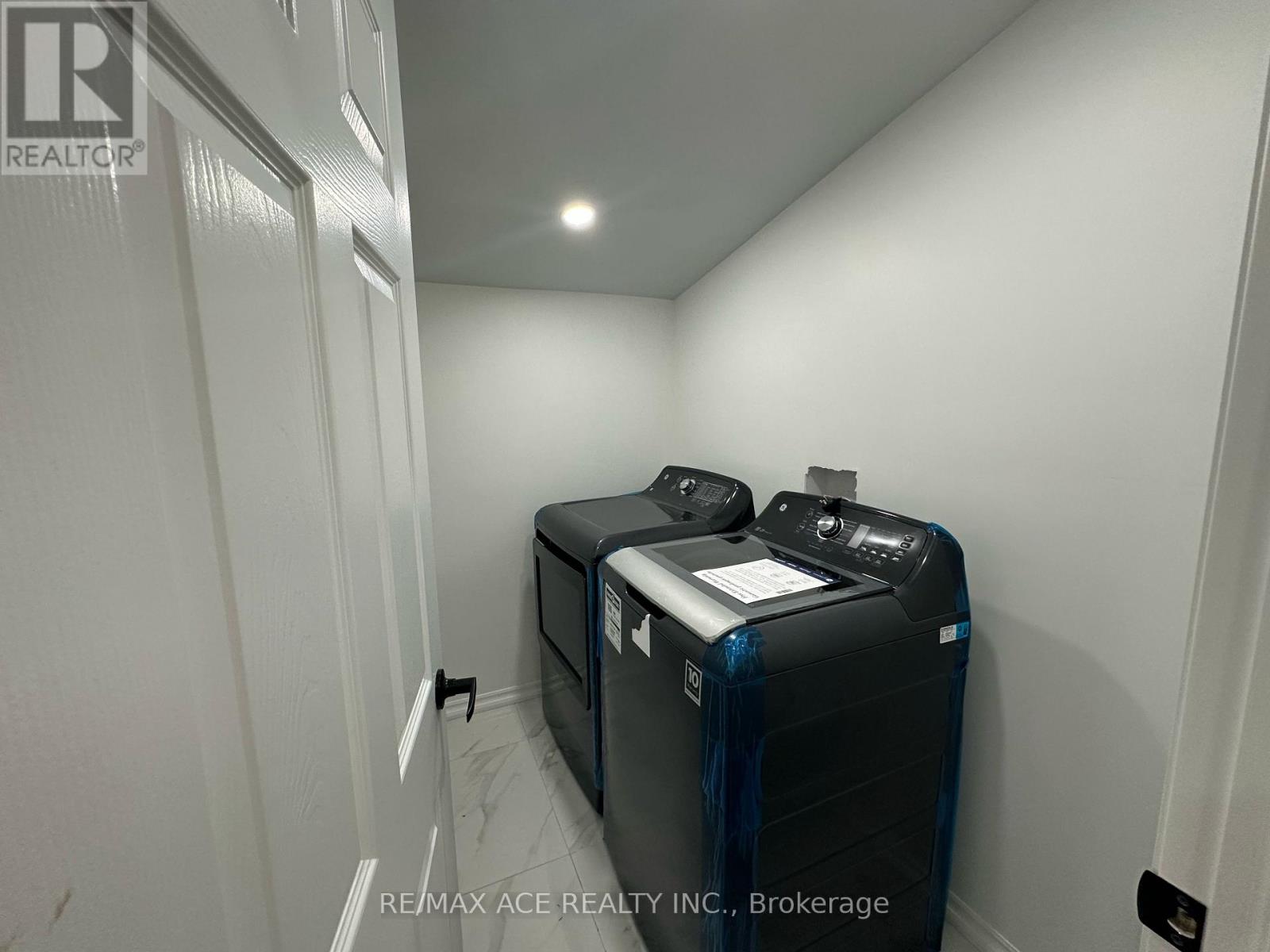 47 MUNSON CRESCENT - 14