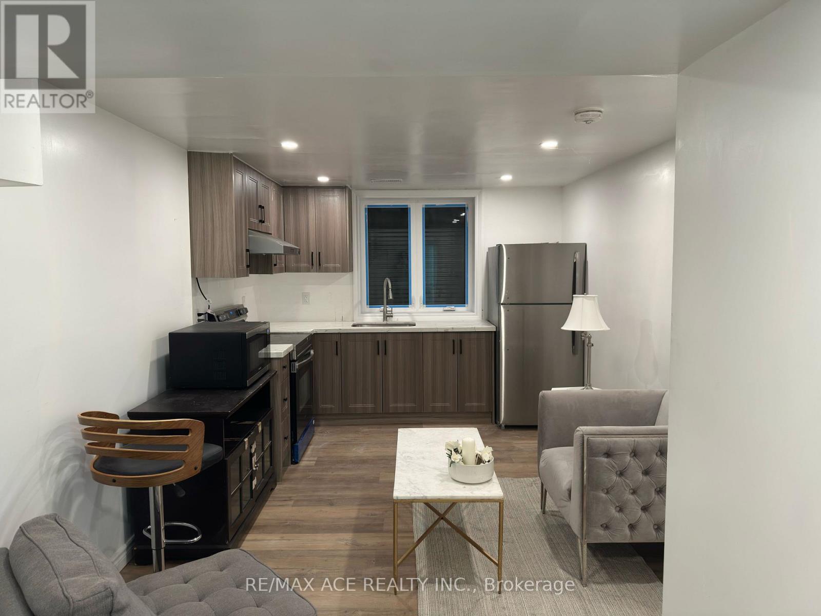 47 MUNSON CRESCENT - 21