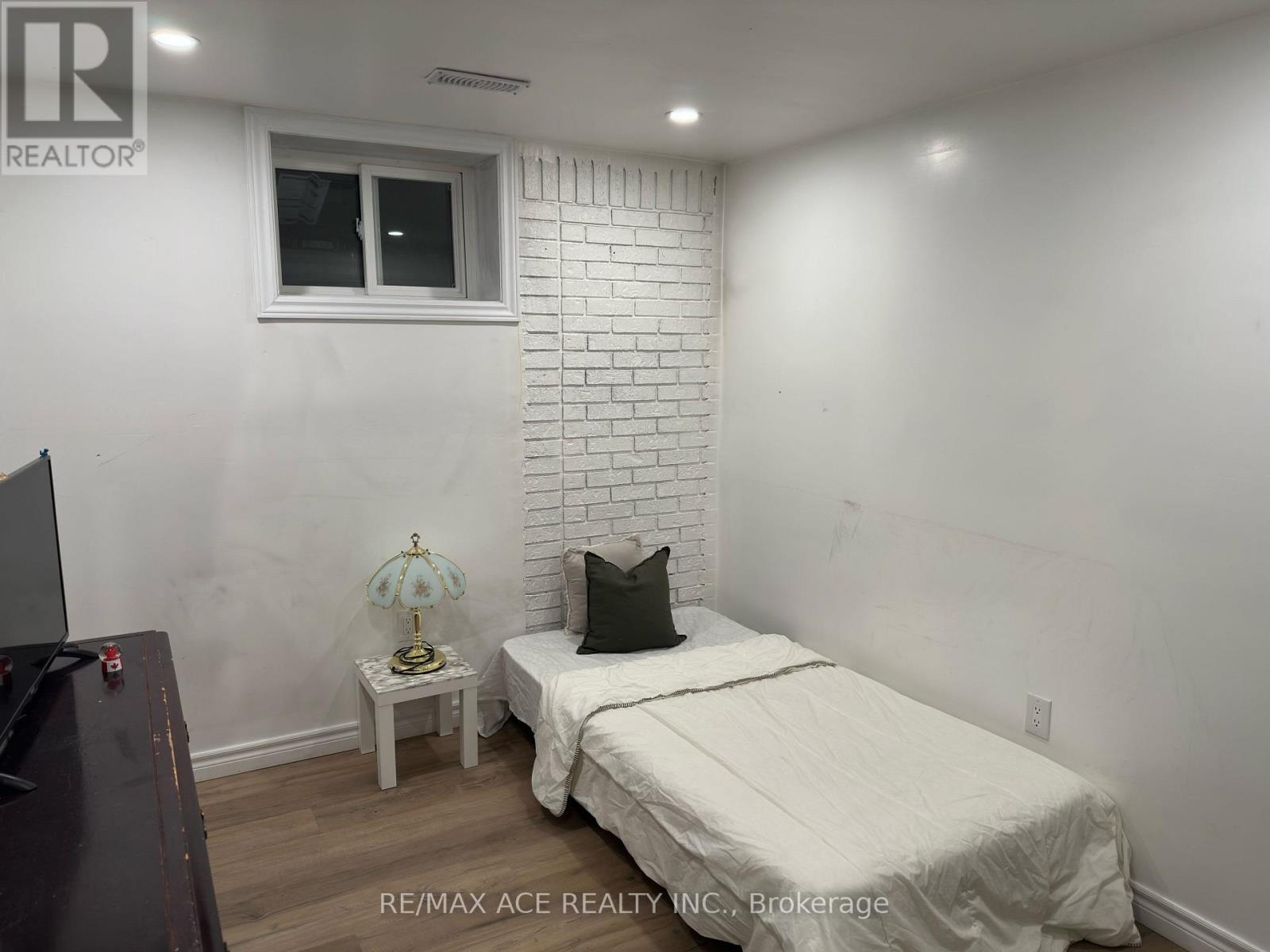 47 MUNSON CRESCENT - 23