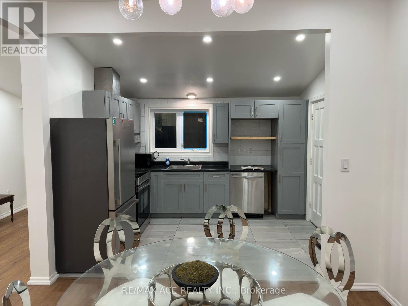 47 MUNSON CRESCENT - 7