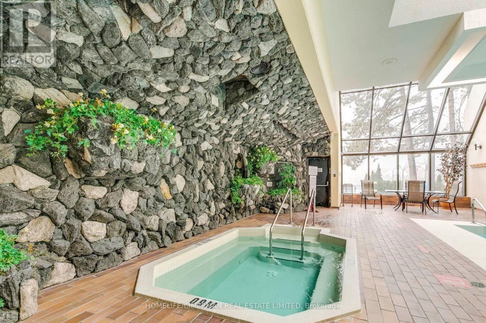 #601 2010 ISLINGTON AVENUE - 33