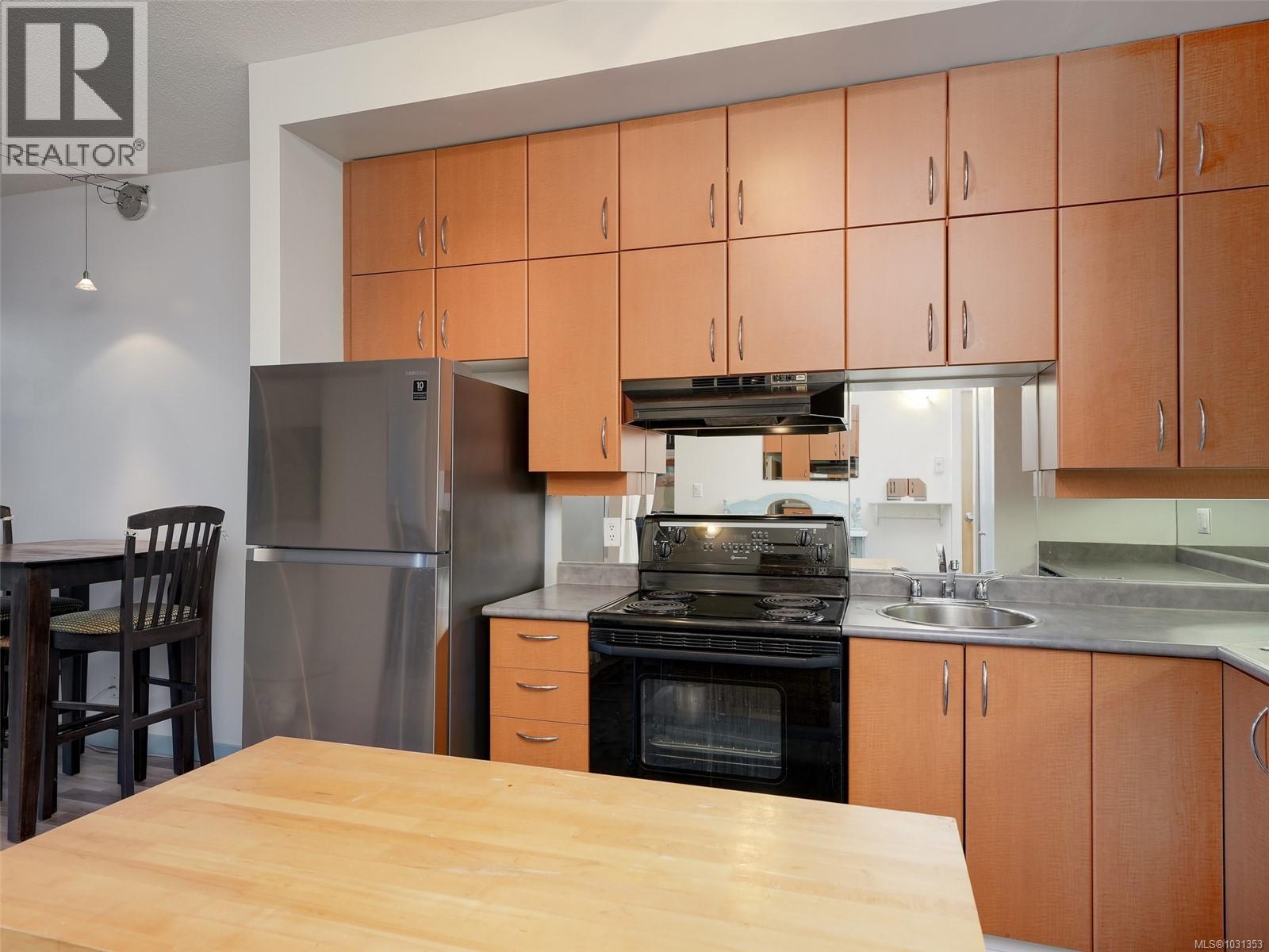 #117 409 Swift St - 15