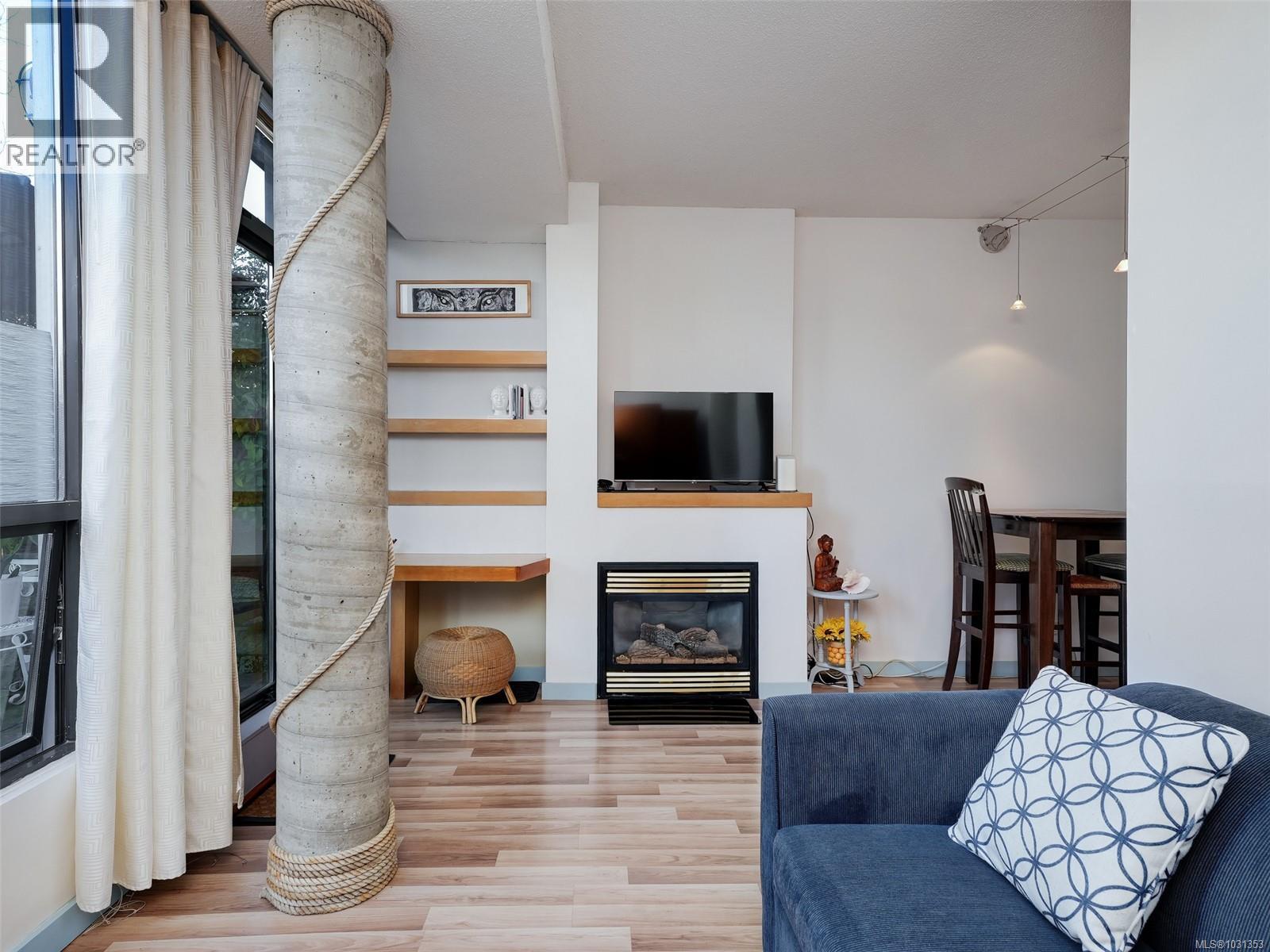 #117 409 Swift St - 17