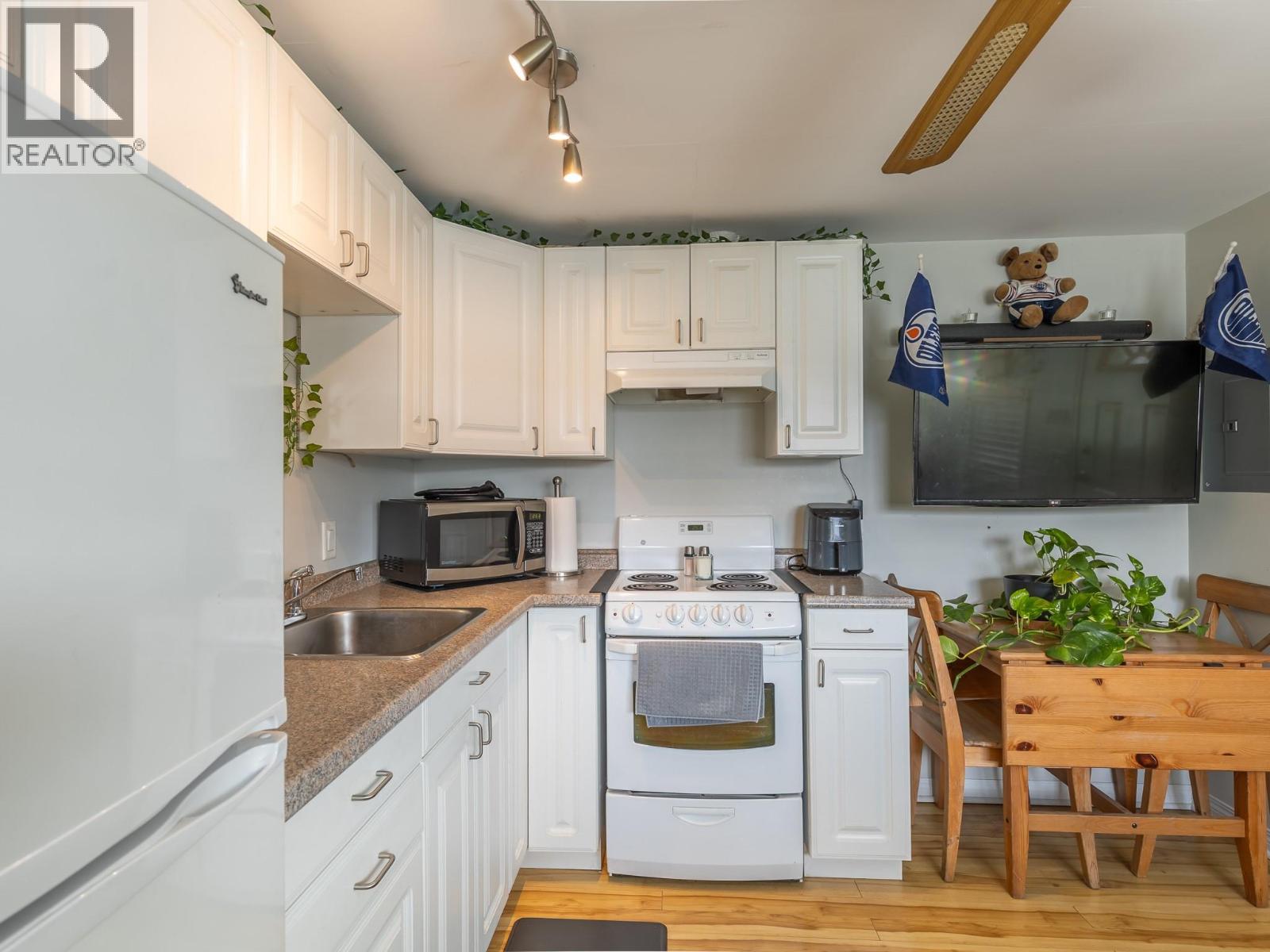 #94 715 BEAVER LAKE ROAD - 30