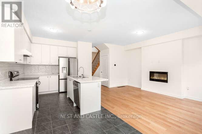 38 LILAC CIRCLE E - 14