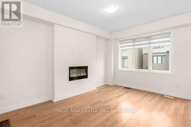 38 LILAC CIRCLE E - 15