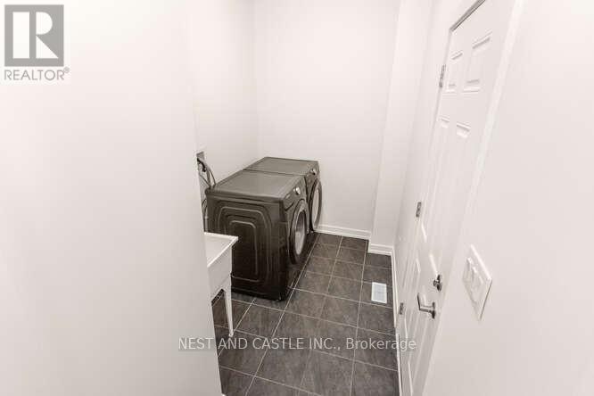 38 LILAC CIRCLE E - 19
