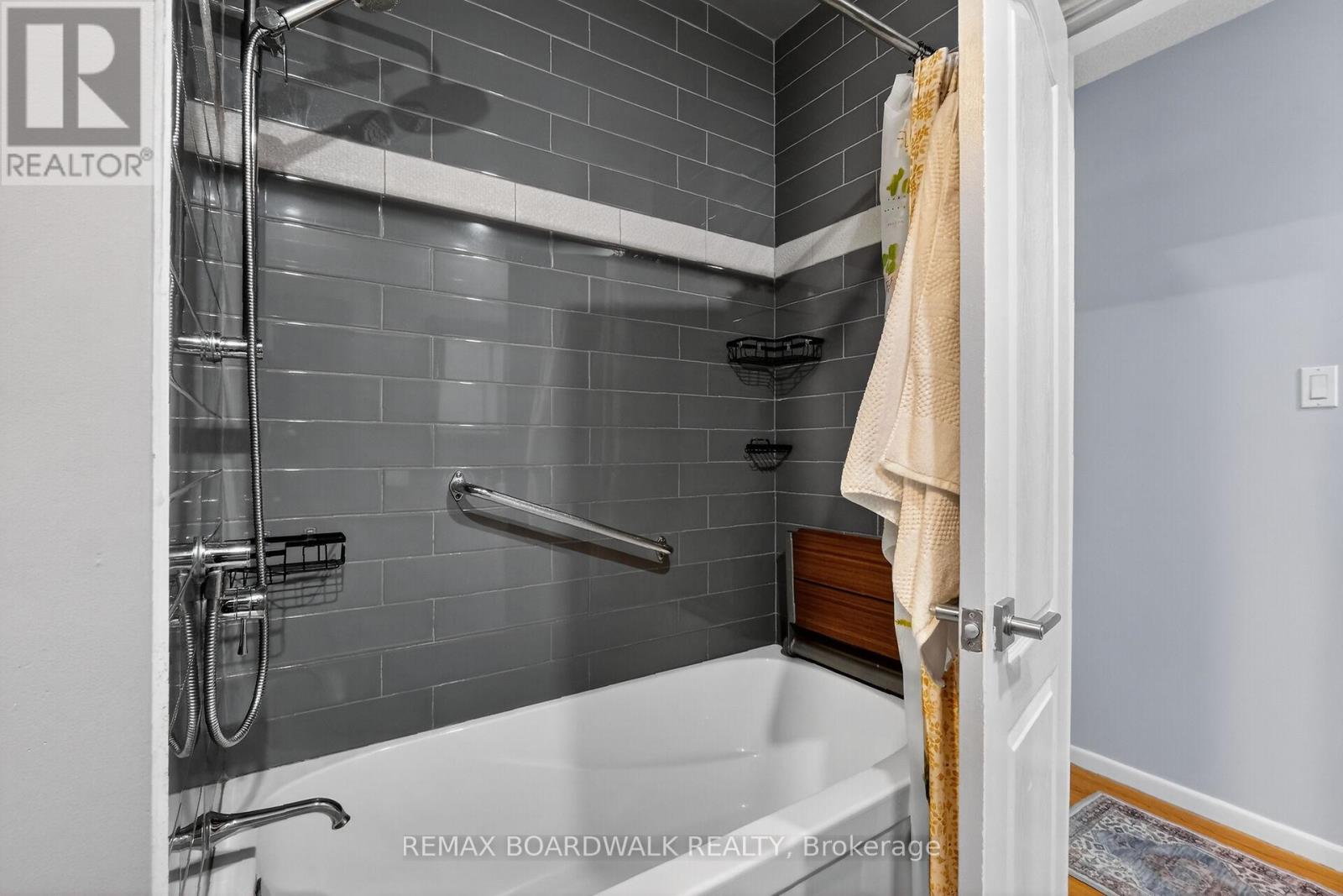 2462 TUPPER AVENUE — photo 35