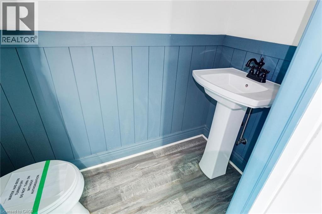 2163 POWERLINE ROAD W - 35