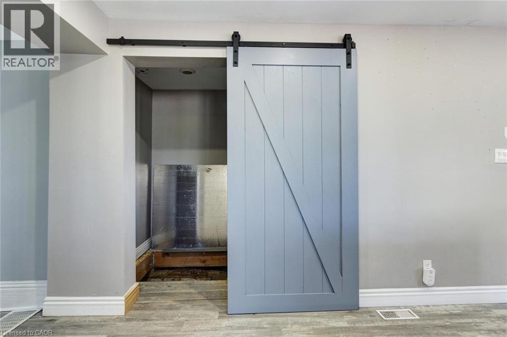 2163 POWERLINE ROAD W - 27