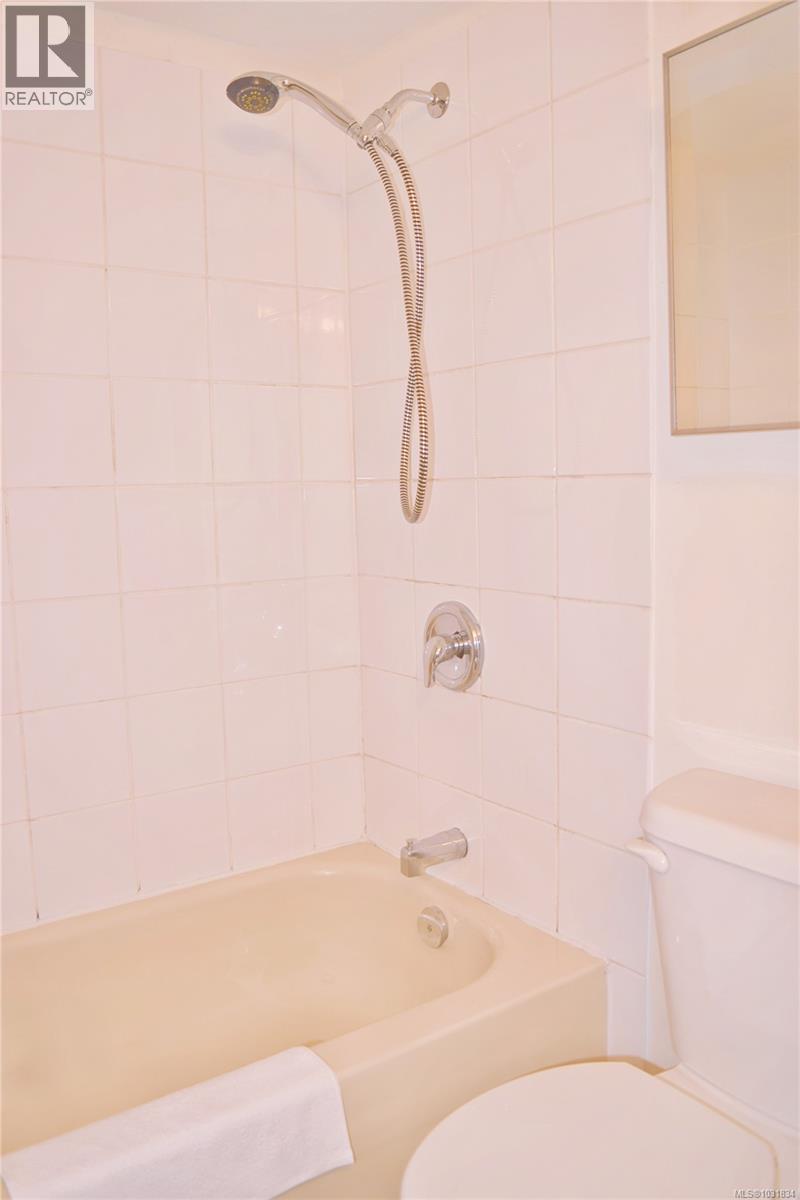 #101 1870 McKenzie Ave - 19