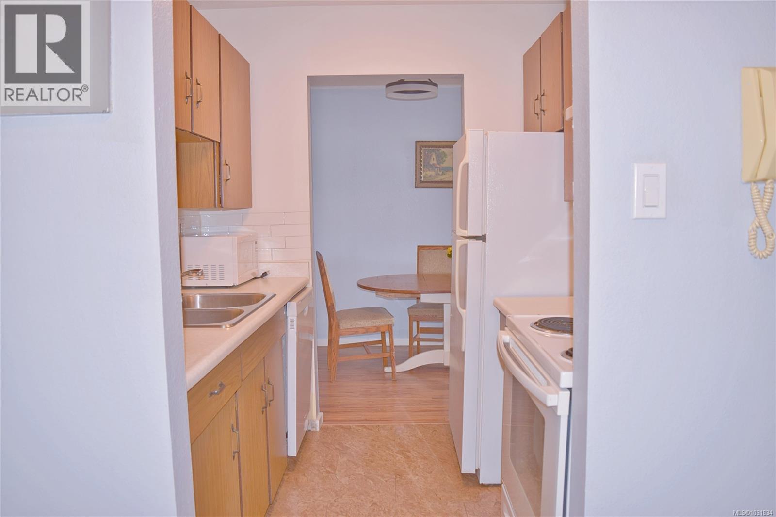 #101 1870 McKenzie Ave - 29