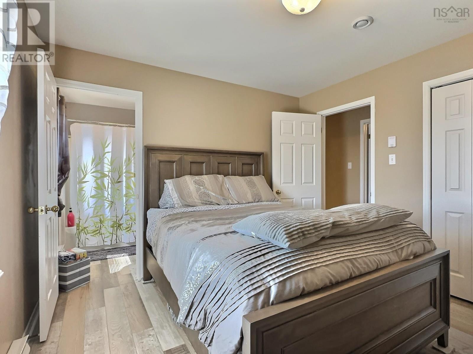 17 MENLOW COURT - 10