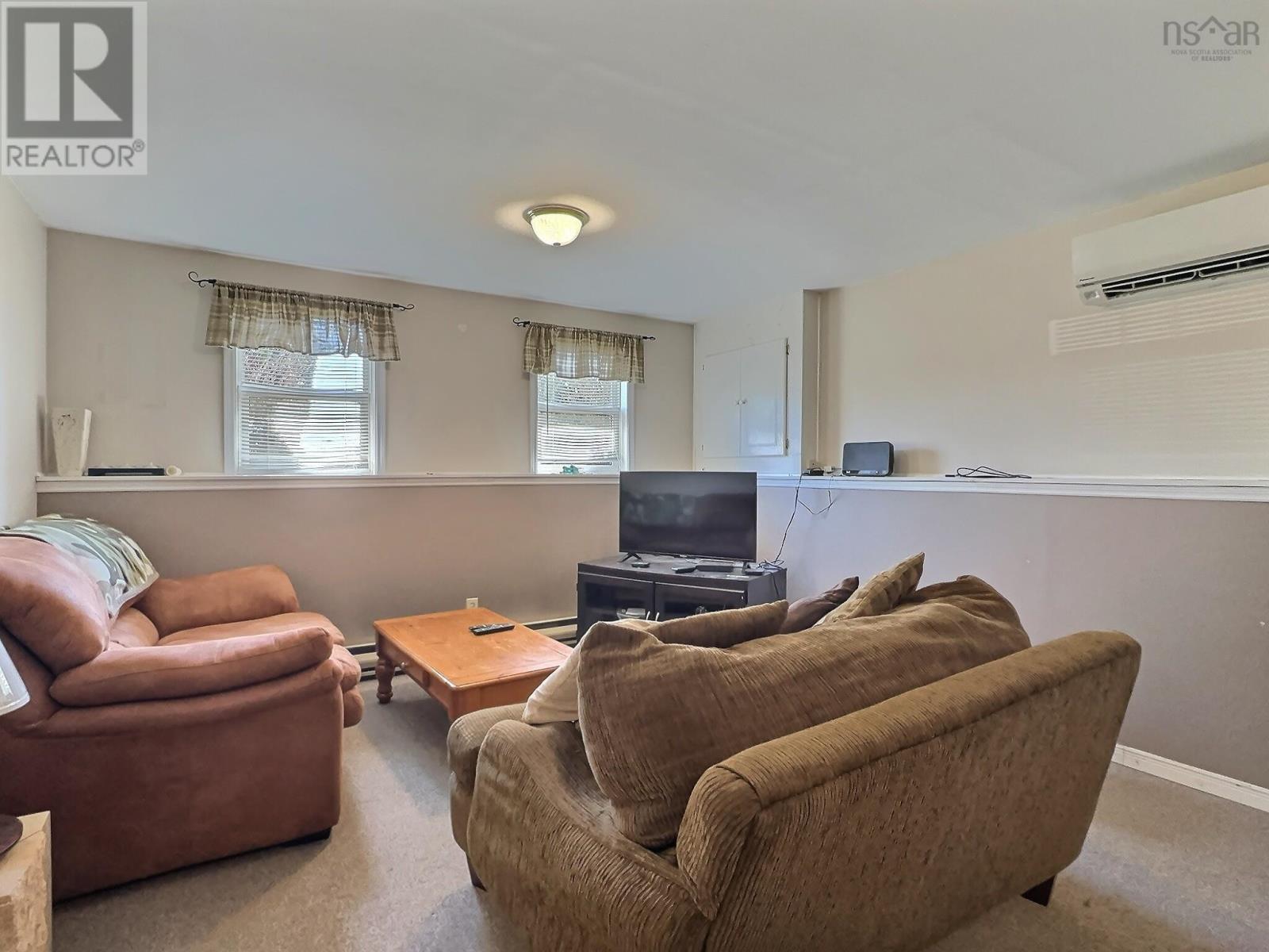 17 MENLOW COURT - 14