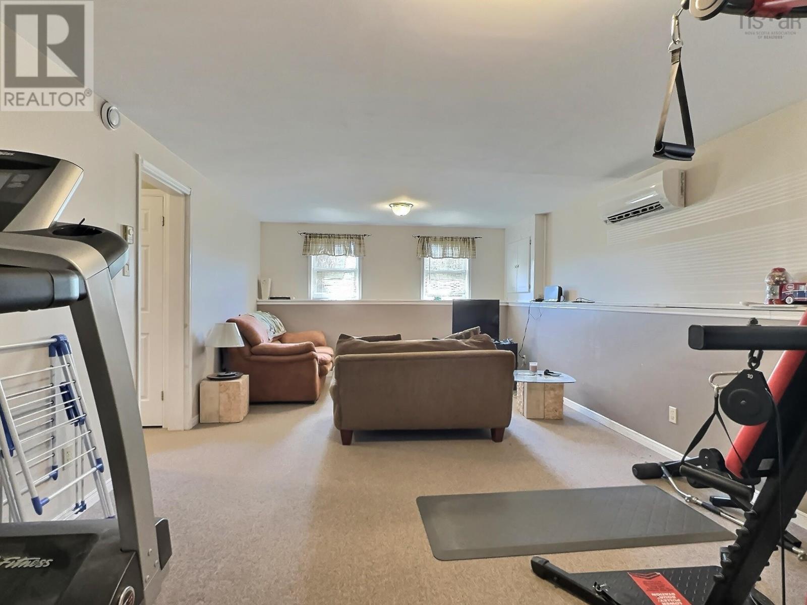 17 MENLOW COURT - 16