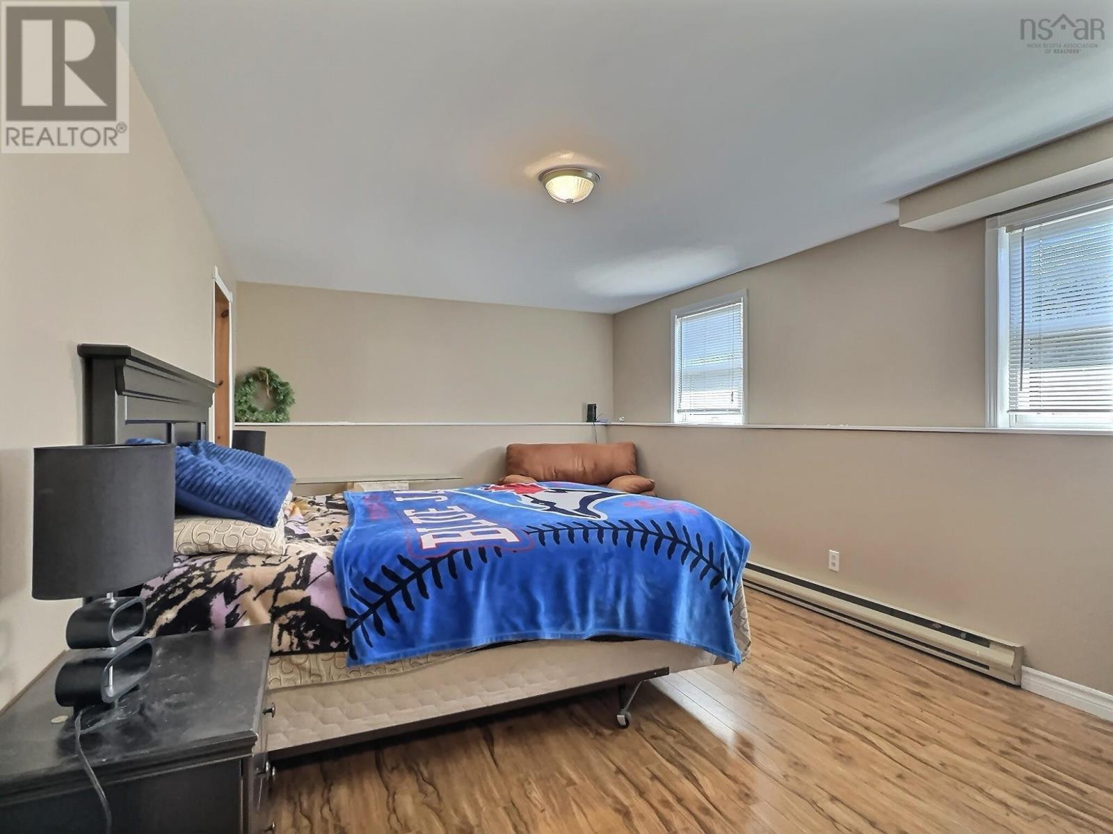 17 MENLOW COURT - 17