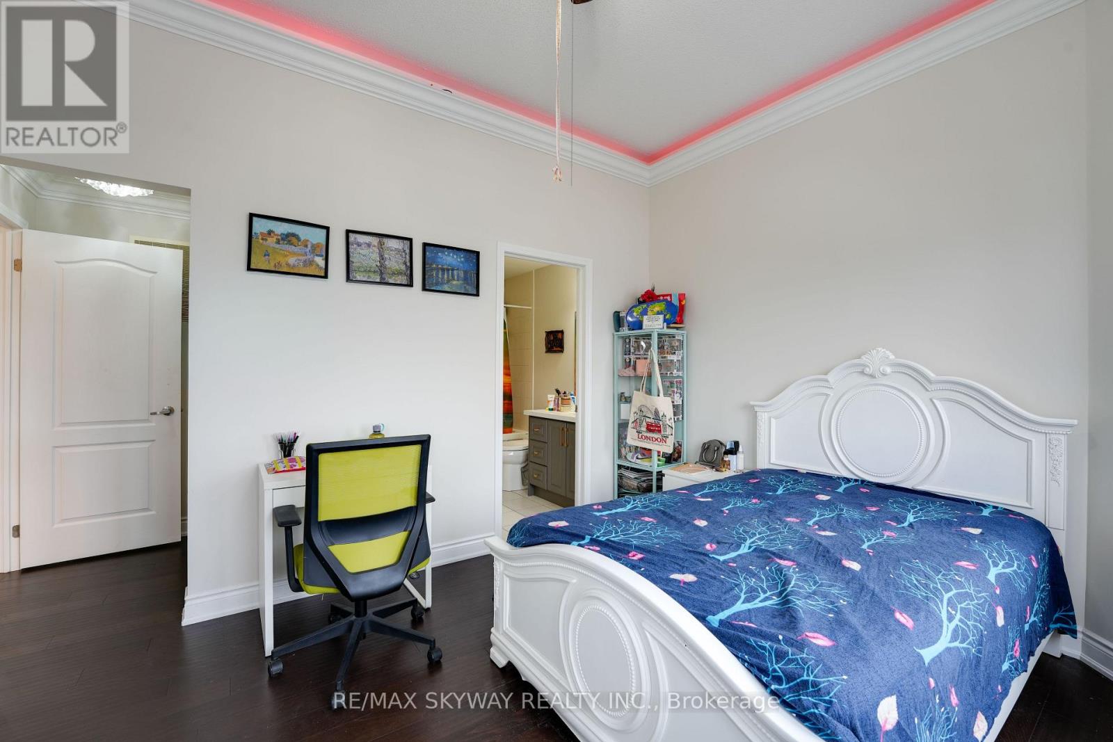 67 VETERANS DRIVE - 38