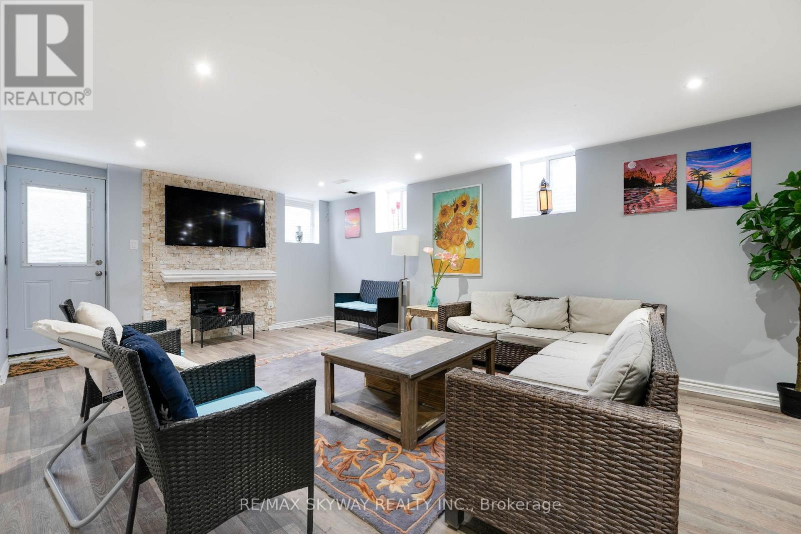 67 VETERANS DRIVE - 41