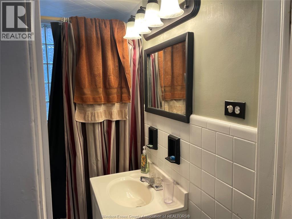 1673 PILLETTE ROAD - 11