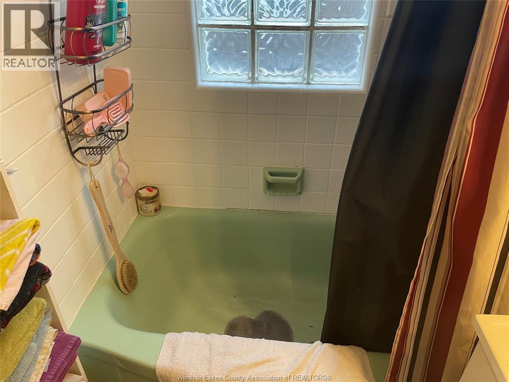 1673 PILLETTE ROAD - 13