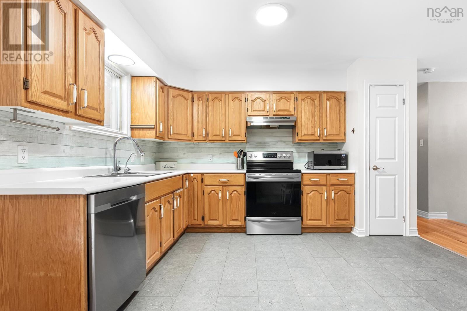 Property 30 of 39 of 45 Rockcliffe Crescent