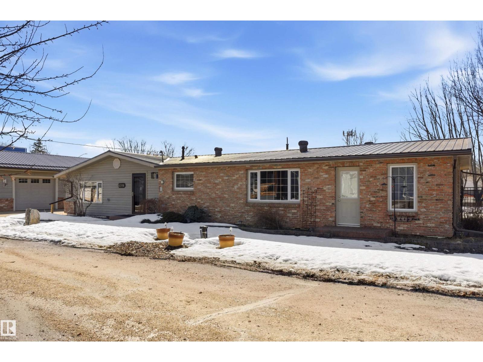 6016 52 AV - Image 3