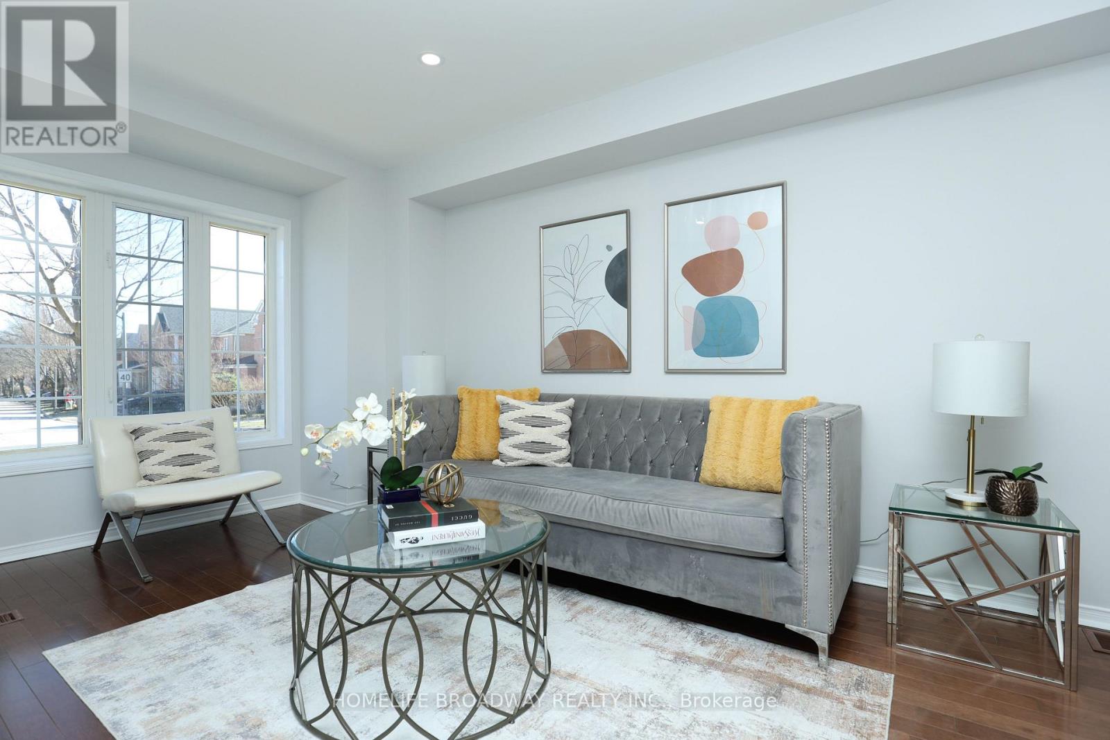 378 BUR OAK AVENUE - Image 3