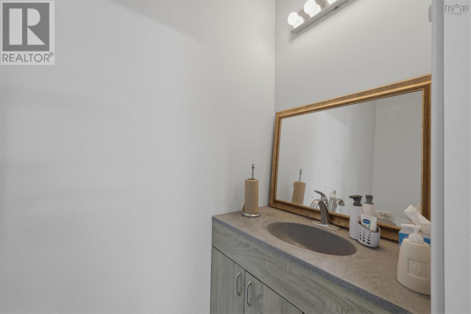 Property 32 of 49 of 11 ARGYLE Close