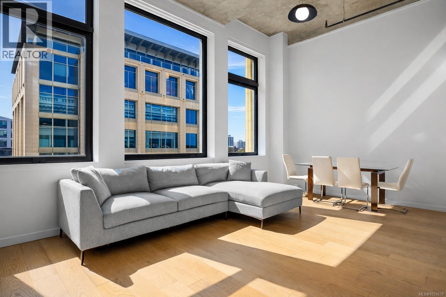 #304 770 FISGARD ST - Image 2