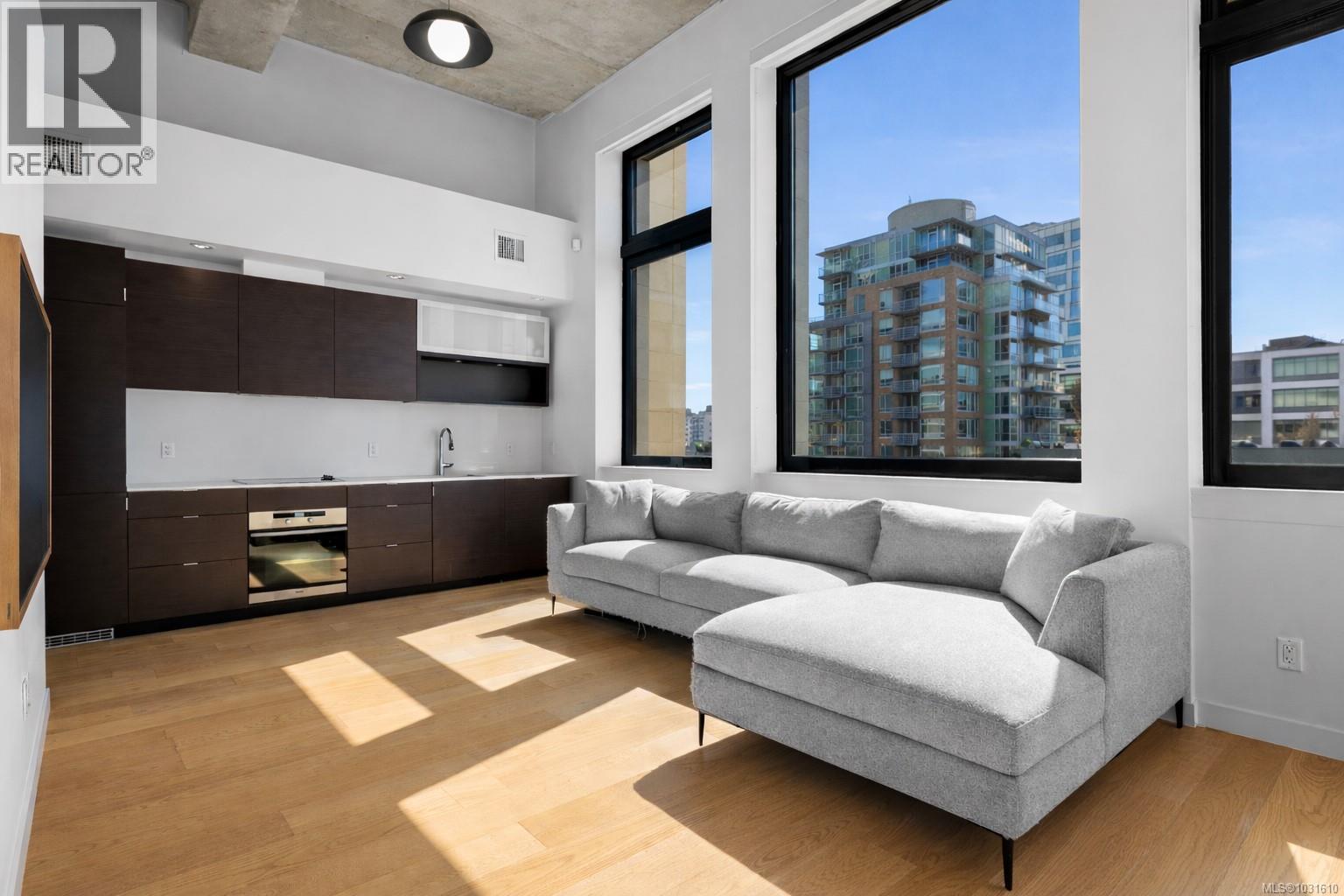 #304 770 FISGARD ST - Image 3