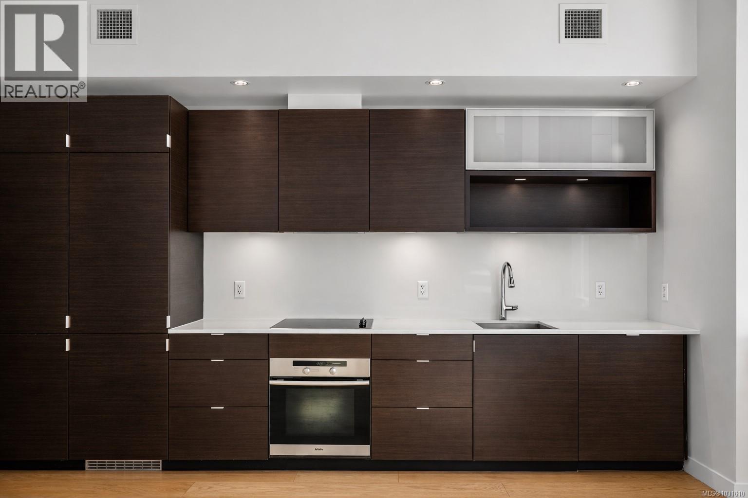 #304 770 FISGARD ST - 4