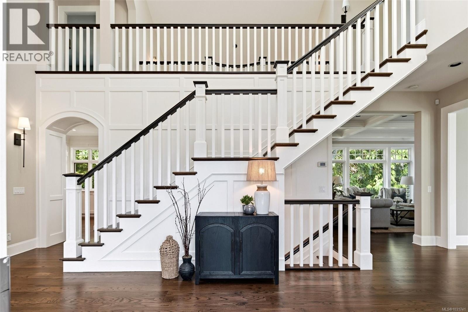  2096 Falkland Place, Oak Bay