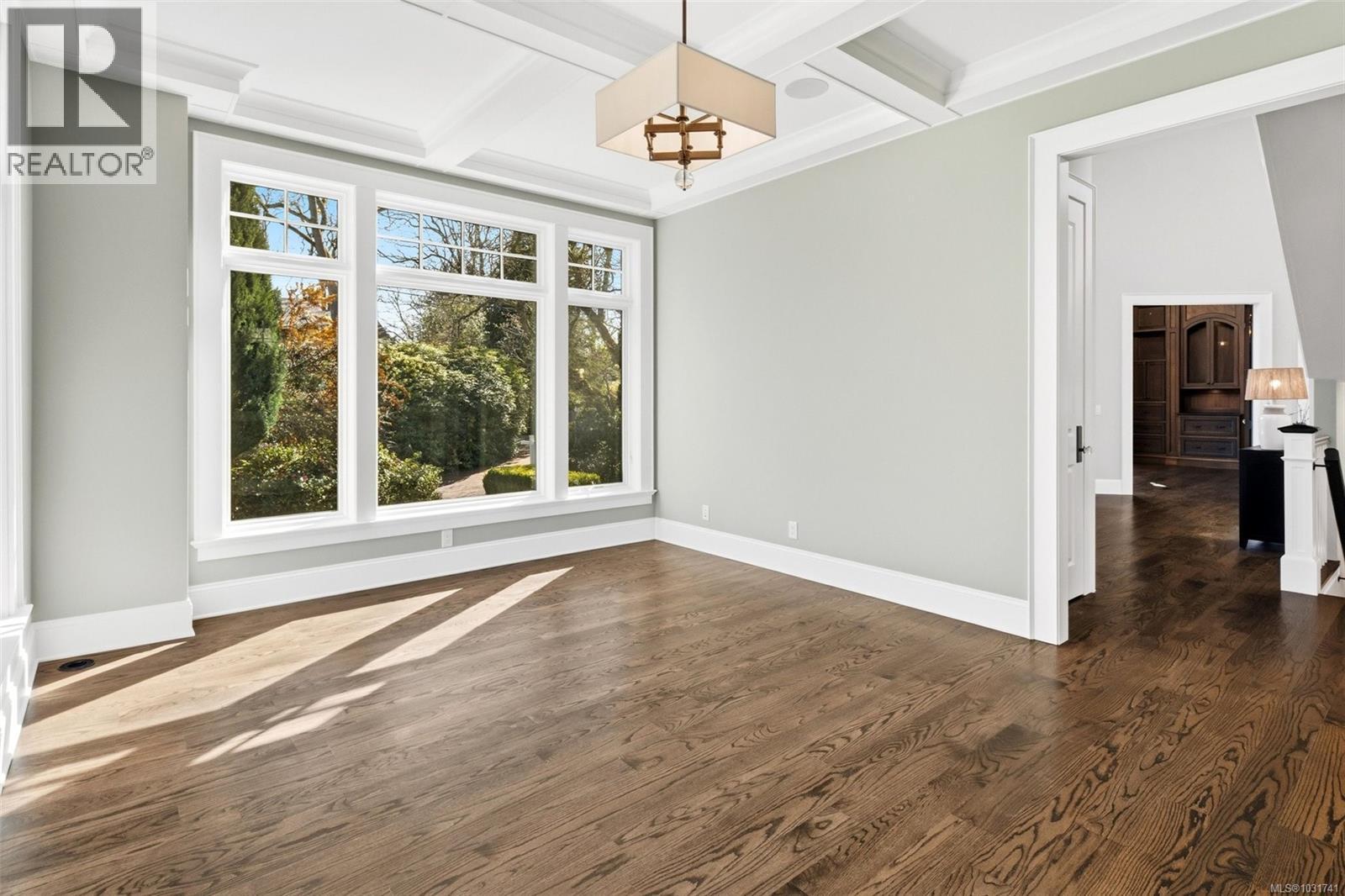  2096 Falkland Place, Oak Bay