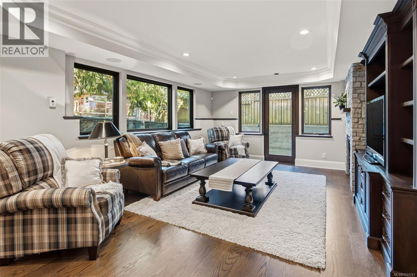  2096 Falkland Place, Oak Bay