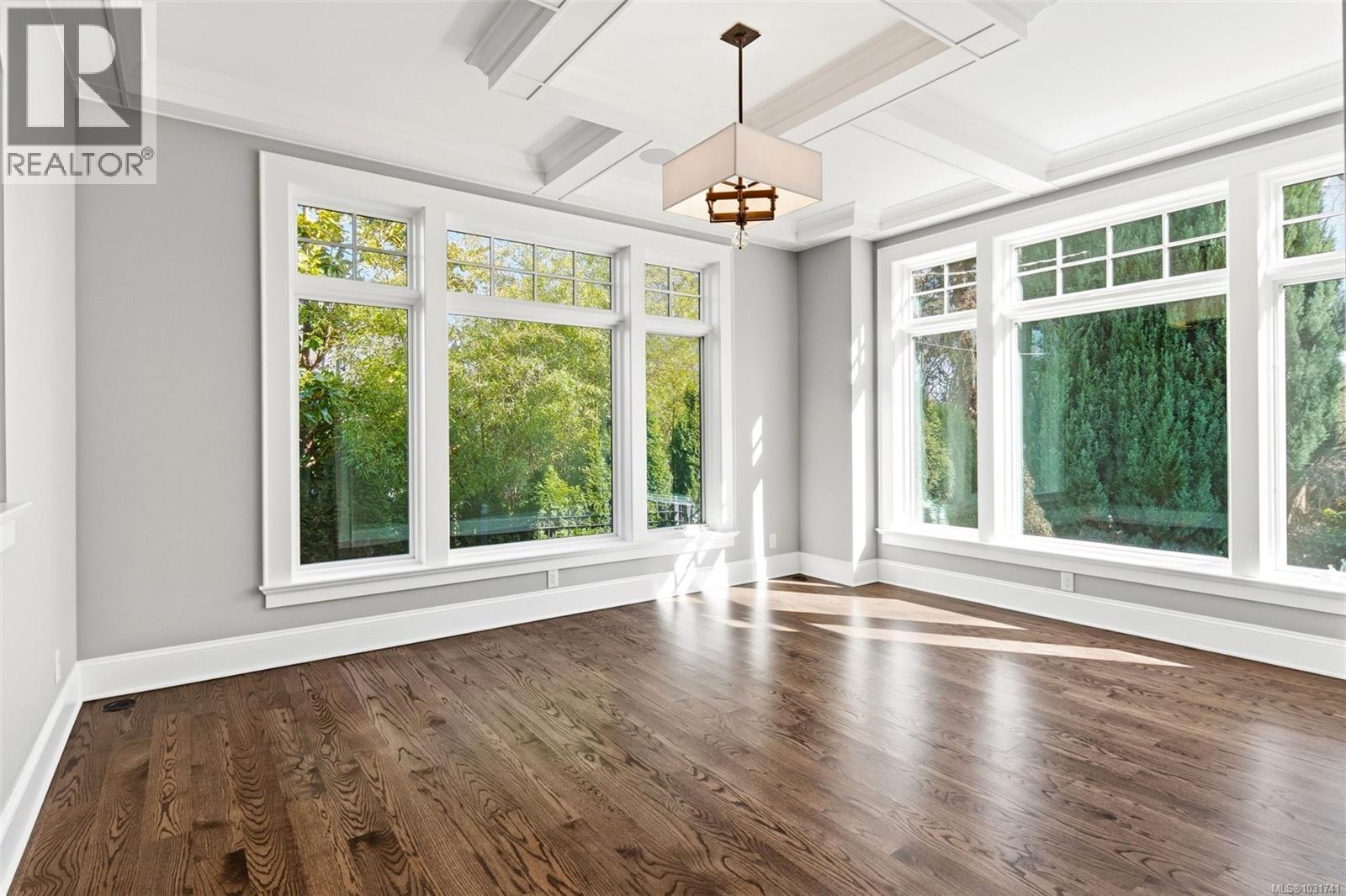  2096 Falkland Place, Oak Bay