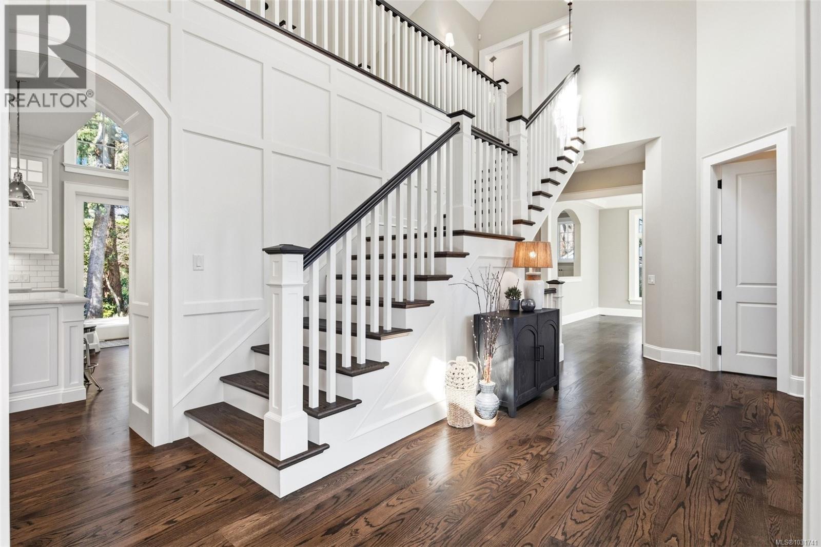  2096 Falkland Place, Oak Bay