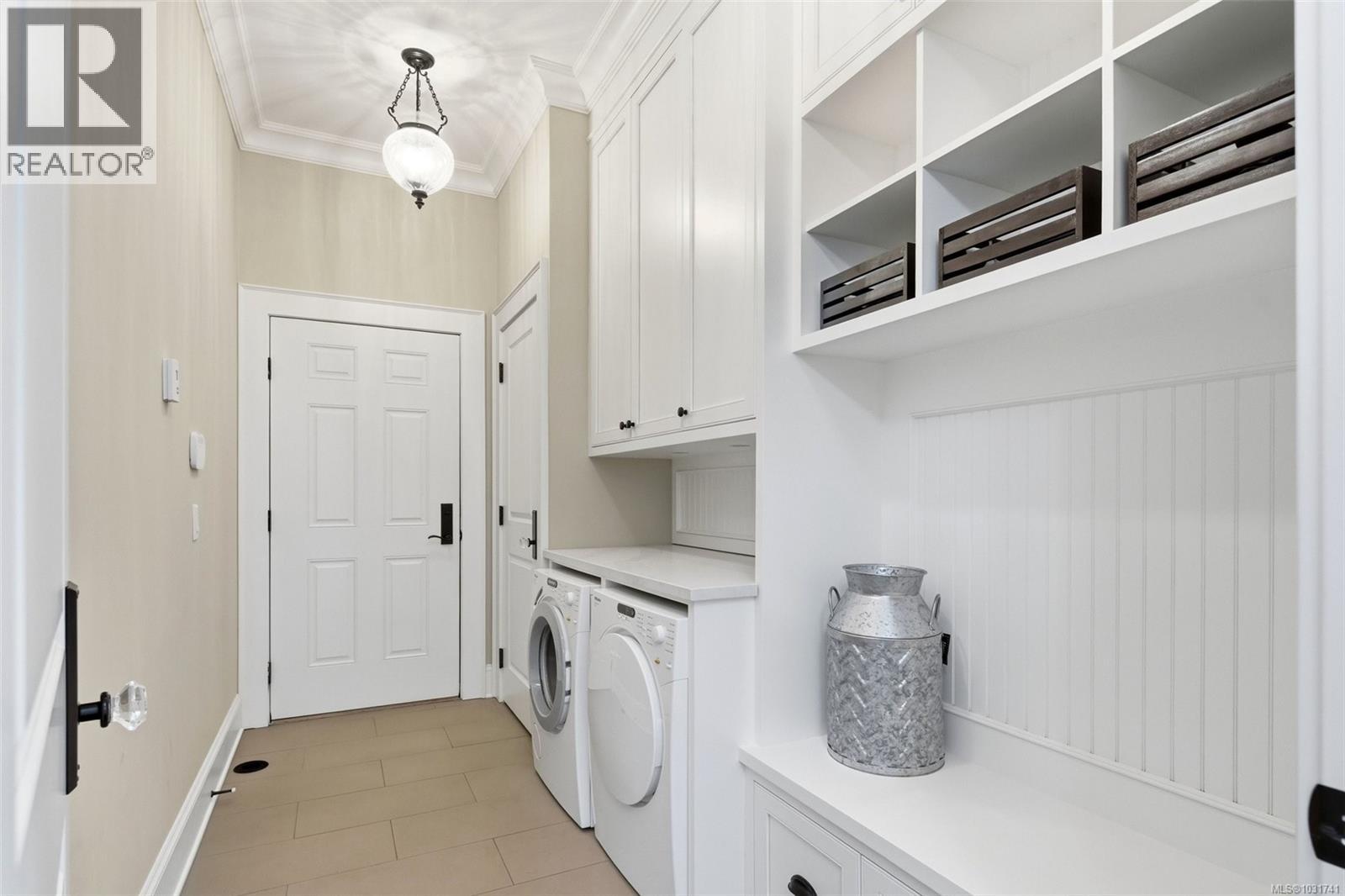  2096 Falkland Place, Oak Bay