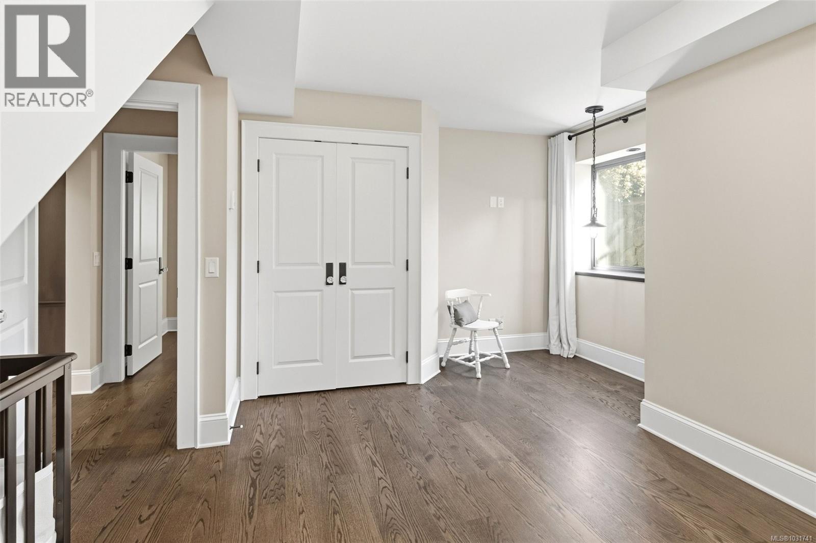  2096 Falkland Place, Oak Bay