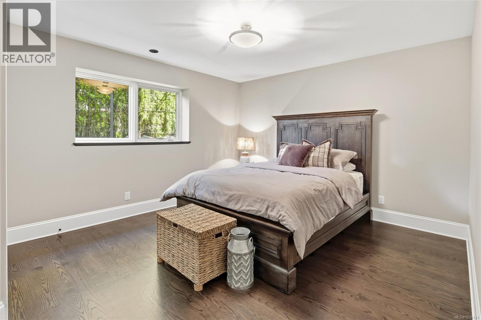  2096 Falkland Place, Oak Bay