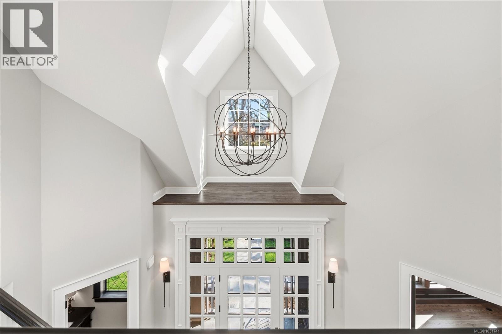  2096 Falkland Place, Oak Bay