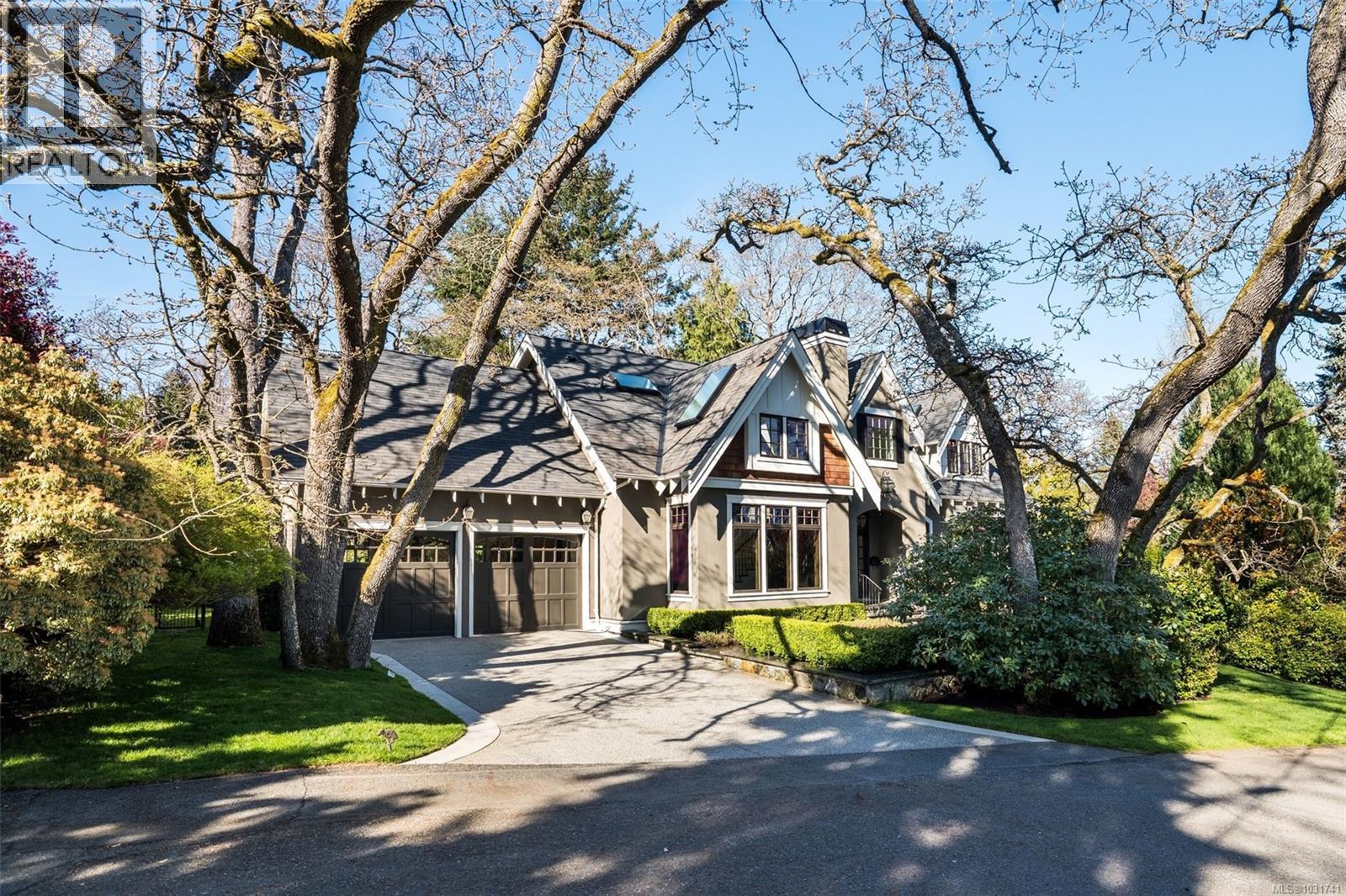  2096 Falkland Place, Oak Bay