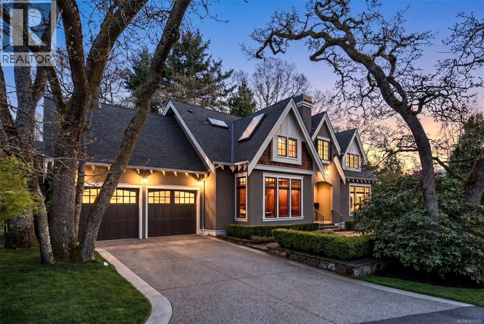  2096 Falkland Place, Oak Bay