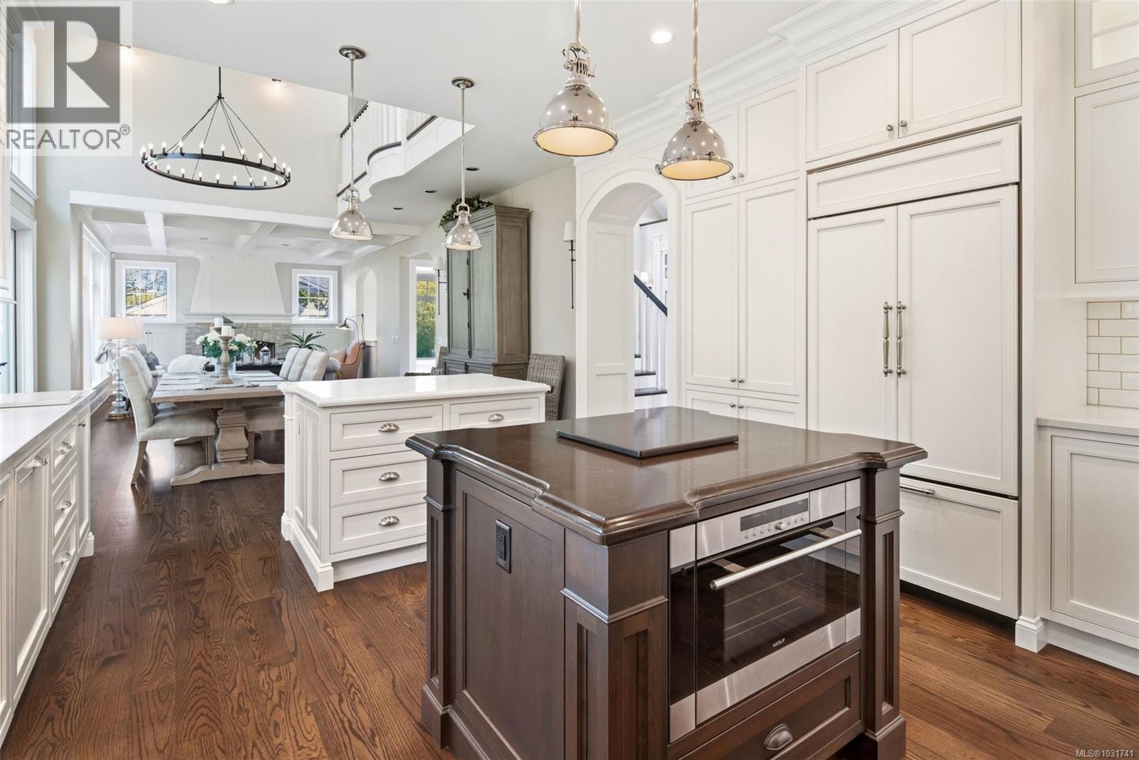  2096 Falkland Place, Oak Bay