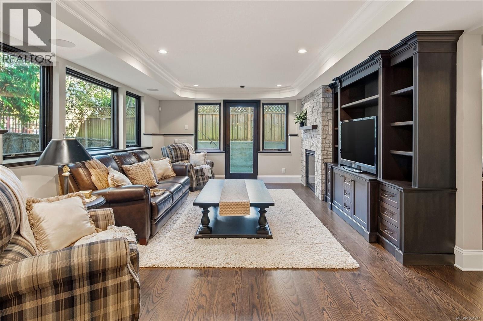  2096 Falkland Place, Oak Bay