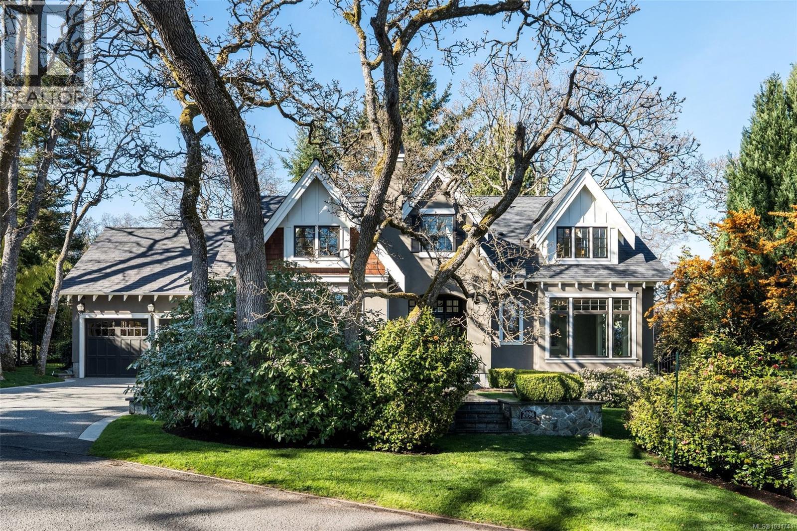  2096 Falkland Place, Oak Bay