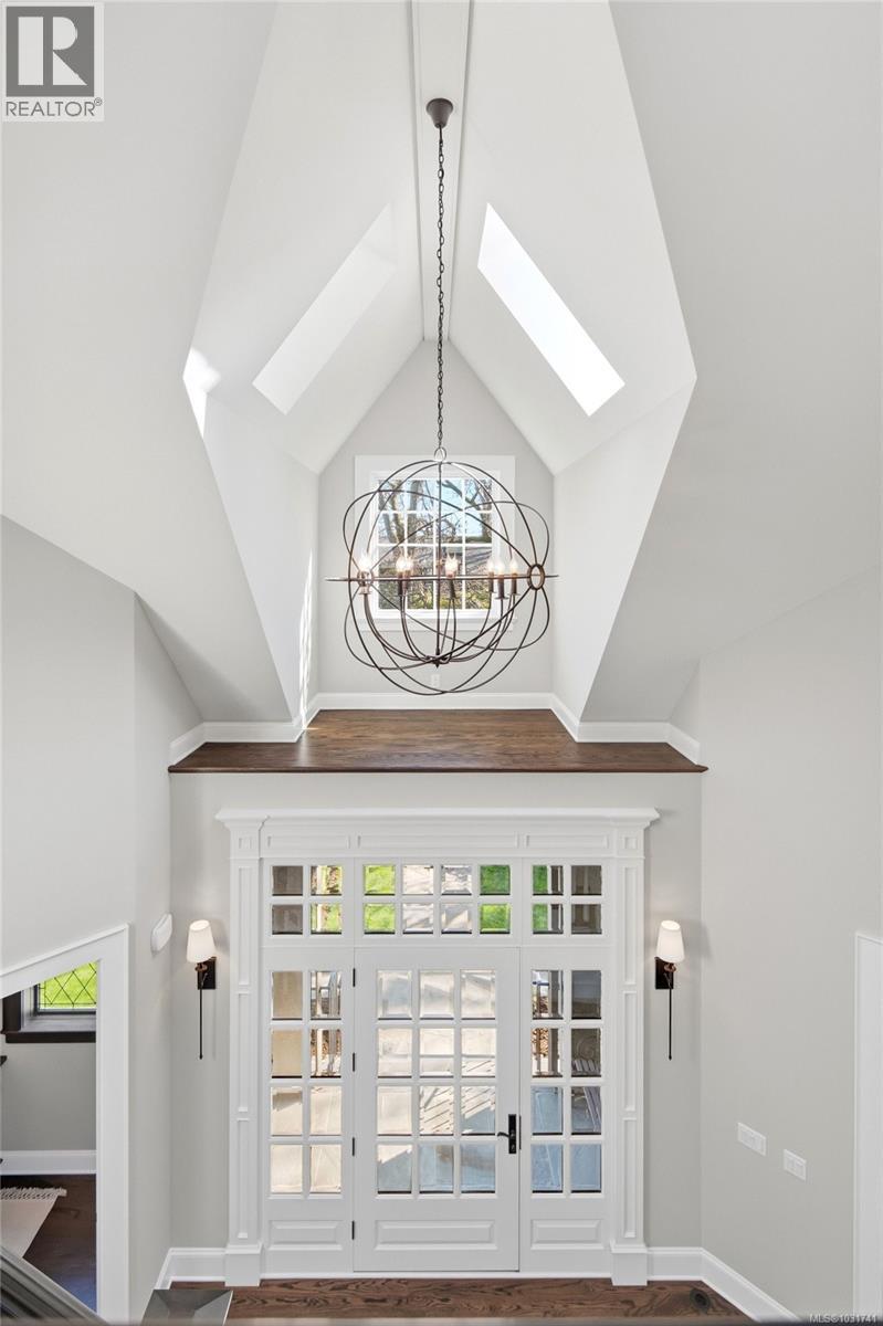  2096 Falkland Place, Oak Bay